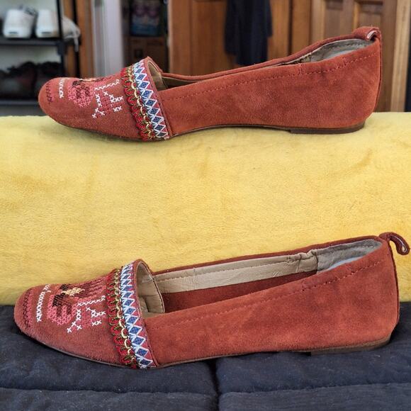 Latigo Shoes Women's 6M Embroidered Flats Suede Bohemian BohoChic Southwestern - Picture 4 of 10